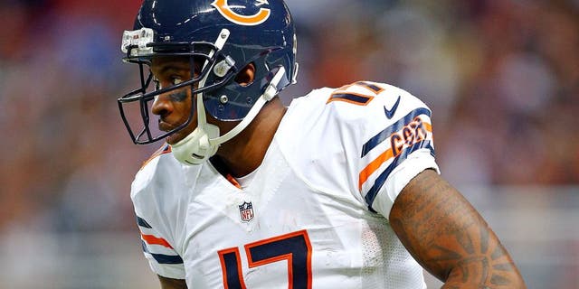 Nov 15, 2015; St. Louis, MO, USA; Chicago Bears wide receiver Alshon Jeffery (17) takes up his position during a game against the St. Louis Rams at the Edward Jones Dome. The Bears won the game 37-13. Mandatory Credit: Billy Hurst-USA TODAY Sports