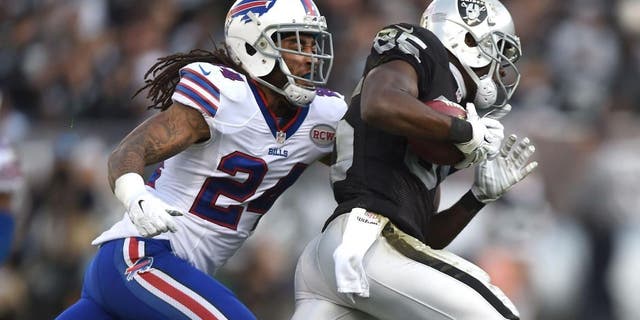 OAKLAND, CA - DECEMBER 21: Stephon Gilmore #24 of the Buffalo Bills chases Kenbrell Thompkins #85 of the Oakland Raiders in the fourth quarter at O.co Coliseum on December 21, 2014 in Oakland, California. (Photo by Thearon W. Henderson/Getty Images)