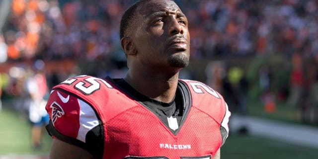 Sep 14, 2014; Cincinnati, OH, USA; Atlanta Falcons strong safety William Moore (25) against the Cincinnati Bengals at Paul Brown Stadium. The Bengals won 24-10. Mandatory Credit: Aaron Doster-USA TODAY Sports
