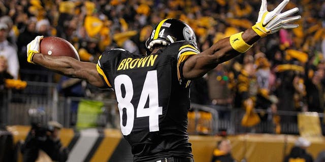 PITTSBURGH, PA - DECEMBER 6: Antonio Brown #84 of the Pittsburgh Steelers celebrates a touchdown in the second quarter of the game against the Indianapolis Colts at Heinz Field on December 6, 2015 in Pittsburgh, Pennsylvania. (Photo by Justin Aller/Getty Images)