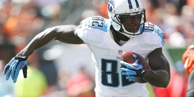 CINCINNATI, OH - SEPTEMBER 21: Delanie Walker #82 of the Tennessee Titans runs after a reception against the Cincinnati Bengals during the game at Paul Brown Stadium on September 21, 2014 in Cincinnati, Ohio. The Bengals defeated the Titans 33-7. (Photo by Joe Robbins/Getty Images) *** Local Caption *** Delanie Walker