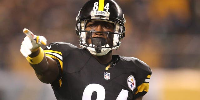 Dec 6, 2015; Pittsburgh, PA, USA; Pittsburgh Steelers wide receiver Antonio Brown (84) gestures at the line of scrimmage against the Indianapolis Colts during the second quarter at Heinz Field. Mandatory Credit: Charles LeClaire-USA TODAY Sports