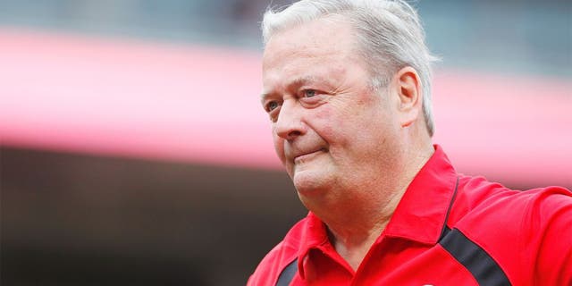 CINCINNATI, OH - JUNE 20: Former Cincinnati Reds pitcher Jim O'Toole looks on prior to the game between the Reds and New York Yankees at Great American Ball Park on June 20, 2011 in Cincinnati, Ohio. The Yankees defeated the Reds 5-3. (Photo by Joe Robbins/Getty Images)