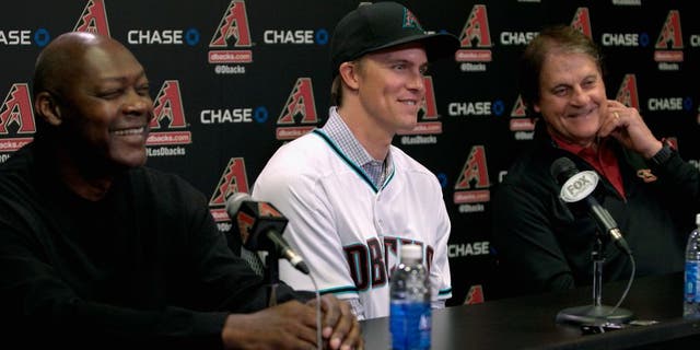 PHOENIX, AZ - DECEMBER 11: Free agent aquisition Zack Greinke of the Arizona Diamondbacks (C) laughs with Chief Baseball Officer Tony La Russa (R) and General Manager Dave Stewart during a press conference at Chase Field on December 11, 2015 in Phoenix, Arizona. (Photo by Ralph Freso/Getty Images)
