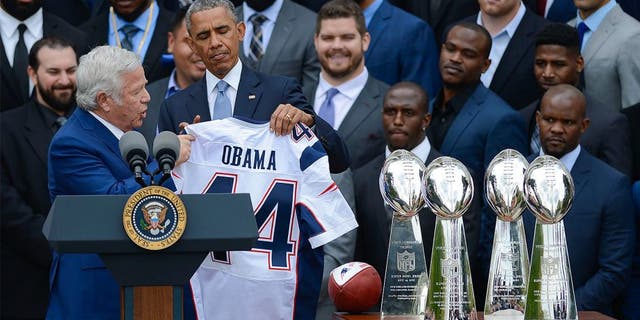 WASHINGTON, DC - APRIL 23: New England Patriots owner Robert Kraft speaks as President Barack Obama honors Superbowl Champions New England Patriots at the White House on April 23, 2015 in Washington, DC. (Photo by Riccardo S. Savi/WireImage)