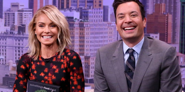 1280_Kelly_Ripa_Jimmy_Fallon_GettyImages609579530