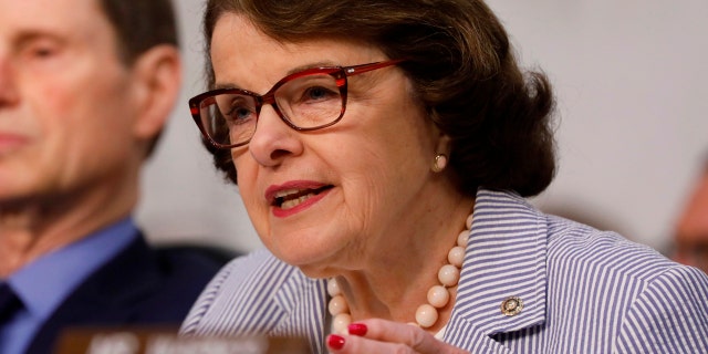 U.S. Senator Dianne Feinstein (D-CA) asks questions during former FBI Director James Comey's appearance before a Senate Intelligence Committee hearing on Russia's alleged interference in the 2016 U.S. presidential election on Capitol Hill in Washington, U.S., June 8, 2017. REUTERS/Aaron P. Bernstein - RTX39OMP
