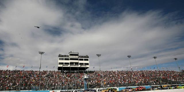 AVONDALE, AZ - NOVEMBER 13: Matt Kenseth, driver of the #17 Crown Royal Ford, leads the field at the start of the NASCAR Sprint Cup Series Kobalt Tools 500 at Phoenix International Raceway on November 13, 2011 in Avondale, Arizona. (Photo by Jerry Markland/Getty Images for NASCAR)