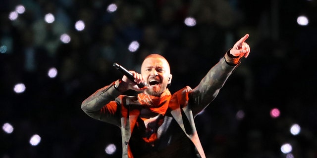 NFL Football - Philadelphia Eagles v New England Patriots - Super Bowl LII Halftime Show - U.S. Bank Stadium, Minneapolis, Minnesota, U.S. - February 4, 2018. Justin Timberlake performs during the halftime show. REUTERS/Chris Wattie - HP1EE2504YX40