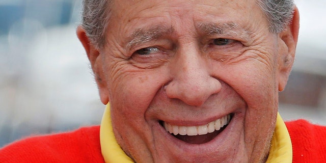 Cast member Jerry Lewis poses during a photocall for the film "Max Rose" at the 66th Cannes Film Festival in Cannes May 23, 2013. REUTERS/Regis Duvignau (FRANCE - Tags: ENTERTAINMENT HEADSHOT) - RTXZXRZ