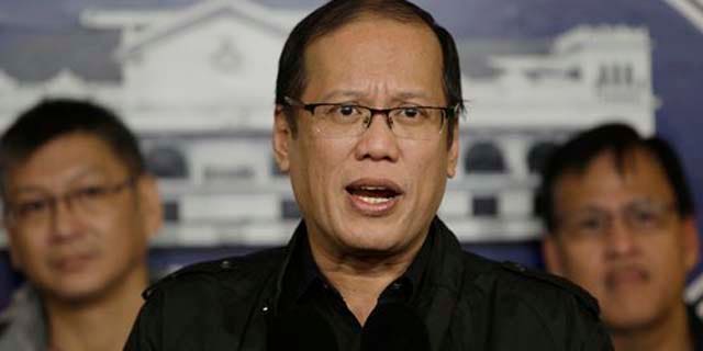 January 8, 2012: Philippine President Benigno Aquino III, center, talks during a hastily called press conference at the Malacanang palace in Manila, Philippines.