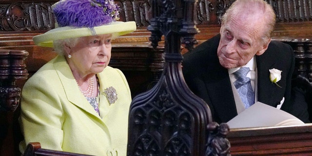 Queen Elizabeth II's outfit was compared to a margarita can.