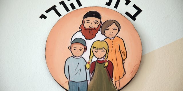 187560205SG00017_Rabbi_Davi