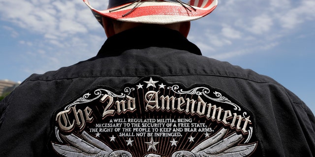 A man is wearing a patriotic cowboy hat at a rally for gun rights in the capital on Saturday, April 14, 2018 in Austin, Texas. Gun rights supporters have rallied across the United States to counter a recent wave of student-led demonstrations against gun violence. (AP Photo / Eric Gay)