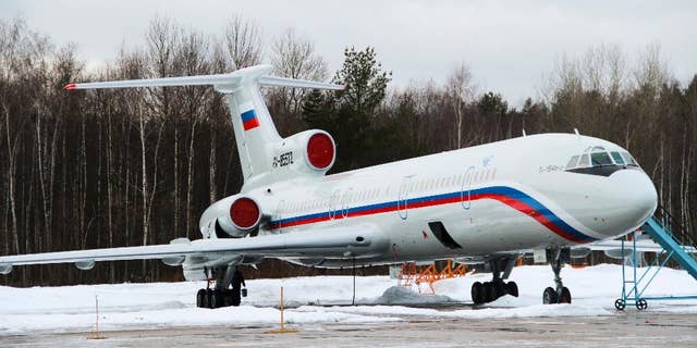 En esta imagen tomada el jueves 15 de enero de 2015, un avión Tu-154 con número de registro RA-85572 en el aeropuerto militar Chkalovsky cerca de Moscú, Rusia. (AP Foto/Dmitry Petrochenko)