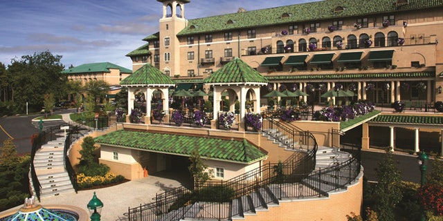 Hotel Hershey Summer Verandah Porte Cochere Fountain bell tower