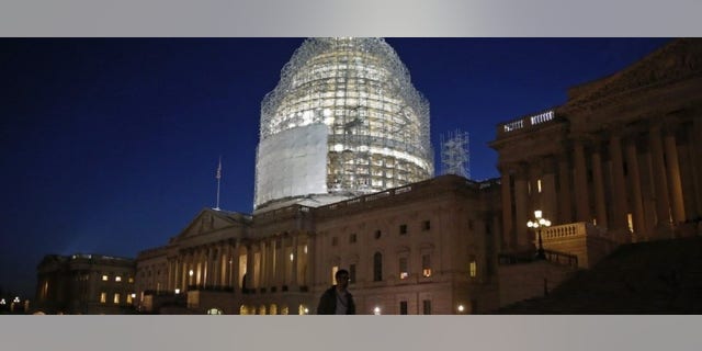 The U.S. Capitol building is seen before President Barack Obama arrives to deliver his State of the Union address to a joint session of the U.S. Congress on Capitol Hill in Washington, January 20, 2015. (REUTERS/Jim Bourg)
