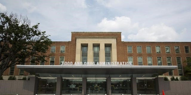 A view shows the U.S. Food and Drug Administration (FDA) headquarters in Silver Spring, Maryland August 14, 2012. Picture taken August 14, 2012.   REUTERS/Jason Reed