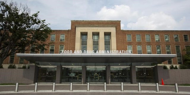 A view shows the U.S. Food and Drug Administration (FDA) headquarters in Silver Spring, Maryland August 14, 2012. Picture taken August 14, 2012. REUTERS/Jason Reed
