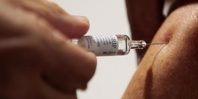 A nurse vaccinates a patient as part of the start of the seasonal influenza vaccination campaign in Nice, southeastern France, October 21, 2015. REUTERS/Eric Gaillard