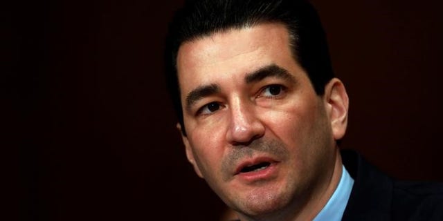 Le Dr Scott Gottlieb témoigne devant une audience de confirmation du Comité sénatorial de l'éducation à la santé, du travail et des pensions