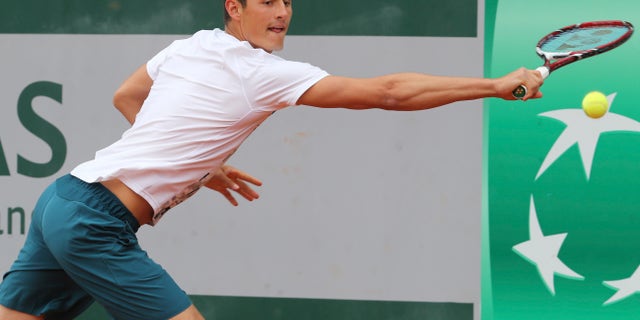 Australia's Bernard Tomic returns against Romania's Victor Hanescu during their first round match at the French Open tennis tournament, at Roland Garros stadium in Paris, Tuesday, May 28, 2013. (AP Photo/Michel Euler)