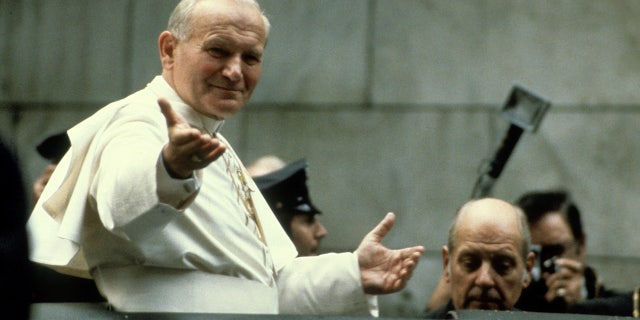 NEW YORK, NY - CIRCA 1979: Pope John Paul II visits New York City circa 1979 in New York City. (Photo by Allan Tannenbaum/IMAGES/Getty Images)