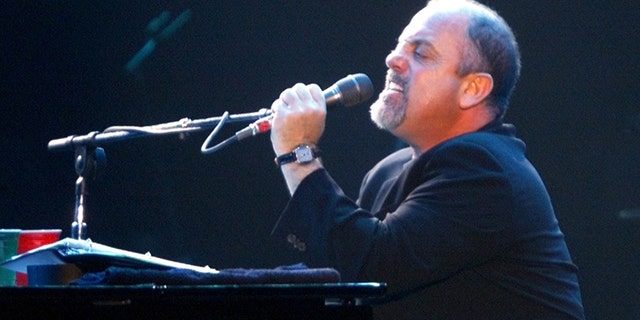 Piano Man' Billy Joel has checked himself into Silver Hill Hospital, asubstance abuse and psychiatric center in Connecticut for a planned10-day stay, his spokeswoman said June 19, 2002. Billy Joel is seenperforming during a concert in Los Angeles, California to benefit theRecording Artists Coalition in this February 26 file photo.REUTERS/Adrees LatifAL/CLH/HK