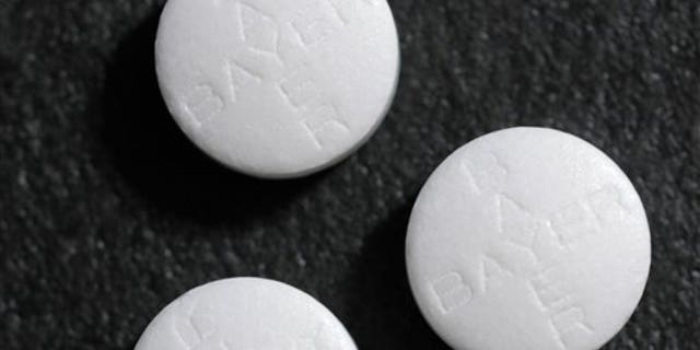 FILE - This May 25, 2004 file photo shows aspirin tablets. Aspirin, one of the world's oldest and cheapest drugs, has shown remarkable promise in treating colon cancer in people with certain genetic mutations that often play a role in the disease. The study appears in the Thursday, Oct. 25, 2012 New England Journal of Medicine. (AP Photo/Houston Chronicle, Dave Einsel)