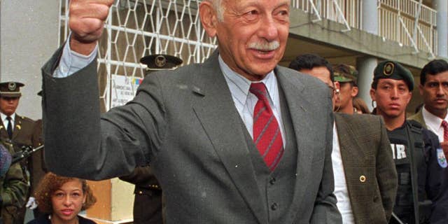 FILE In this May 19, 1996 file photo, Ecuadorean President Sixto Duran-Ballen shows his finger stained with ink after voting in Quito, Ecuador. The former president died Tuesday, Nov. 15, 2016, in his home in Quito while resting. He was 95. (AP Photo/Marcelo Salinas, File)