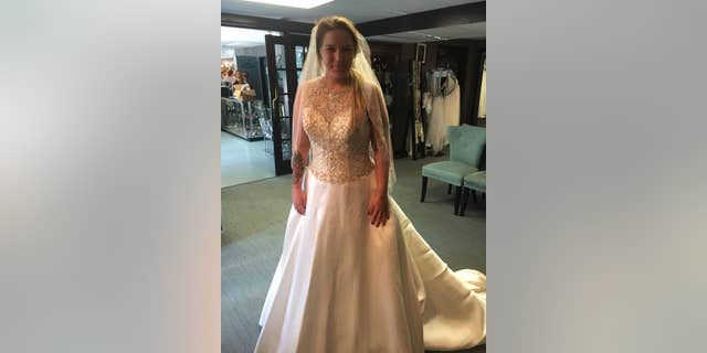 Vickie Davis helped to get the Waffle House waitress, Virginia Stanley, a wedding dress to thank her for saving her son's life.