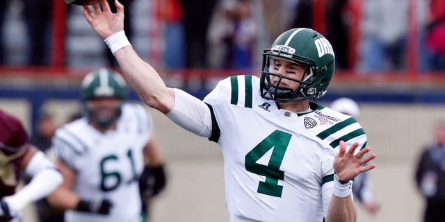 Ohio quarterback Tyler Tettleton (4) throws a short pass against Louisiana-Monroe during the first quarter of the Independence Bowl NCAA college football game in Shreveport, La., Friday, Dec. 28, 2012. (AP Photo/Rogelio V. Solis)