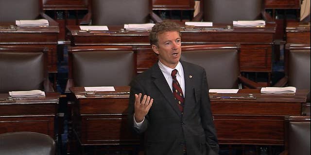 In this image from Senate video, 이것의. 랜드 폴, R-Ky., and a Republican presidential contender, speaks on the floor of the U.S. Senate Wednesday afternoon, 할 수있다 20, 2015, 워싱턴의 국회 의사당에서, during a long speech opposing renewal of the Patriot Act. Paul claimed he was filibustering, but under the Senate rules, he wasn’t. (Senate TV via AP)