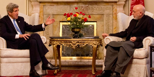Dalam pertemuan dengan Karzai, Kerry mengatakan Afghanistan, AS pada ‘halaman yang sama’ dalam pembicaraan damai Taliban