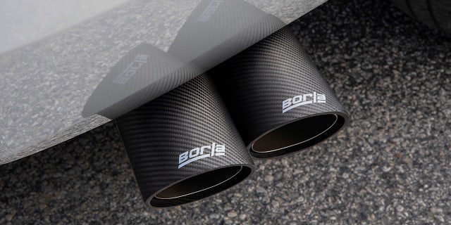 Available performance accessories for Suburban RST include a custom tuned Borla Performance Dual-Side Exit exhaust system, with sleek exhaust tips that improve exhaust flow by 28 percent for enhanced performance and decreased fuel consumption.