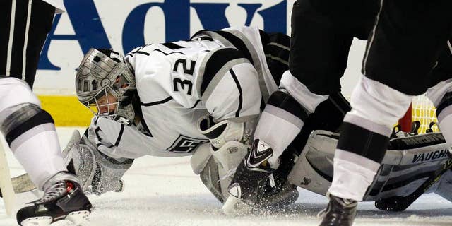 Los Angeles Kings goalie Jonathan Quick (32) saves a shot by Chicago Blackhawks' Michal Handzus (26) during the second period in Game 2 of the Western Conference finals in the NHL hockey Stanley Cup playoffs in Chicago on Wednesday, May 21, 2014. (AP Photo/Nam Y. Huh)