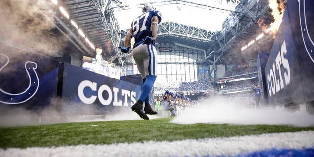 Indianapolis Colts wide receiver Reggie Wayne runs onto the field after being introduced before an NFL football game against the Cincinnati Bengals, Sunday, Oct. 19, 2014, in Indianapolis. (AP Photo/AJ Mast)