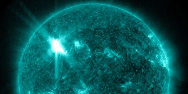 39fadbf7-Solar Storm
