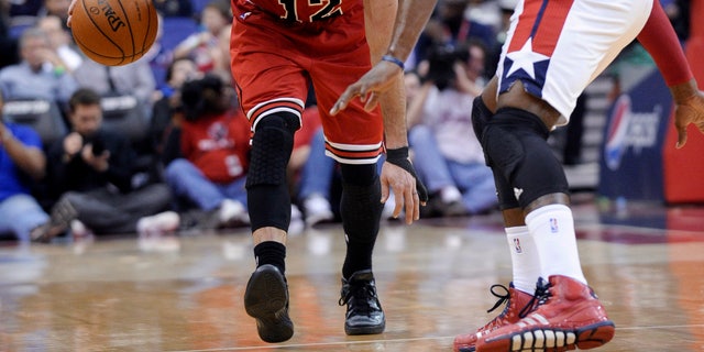 Bulls Starters Carlos Boozer, Kirk Hinrich Sidelined With Injuries ...