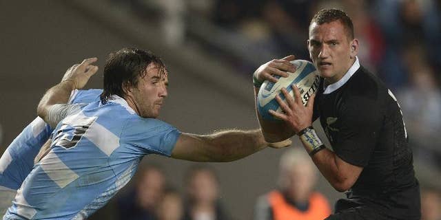 New Zealand's All Blacks fly-half Aaron Cruden (right) runs through a tackle by Argentina's Los Pumas centre Marcelo Bosch at La Plata stadium, Argentina on September 28, 2013
