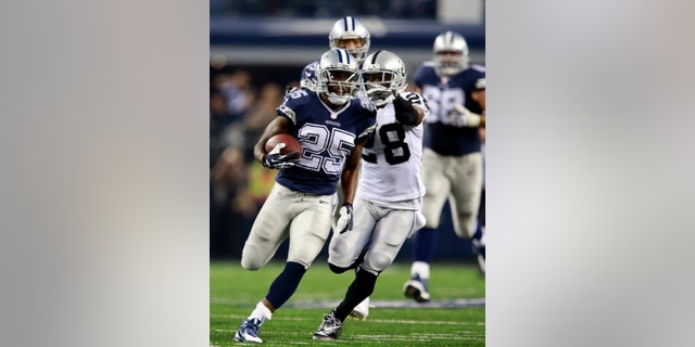d09289fb-Raiders Cowboys Football