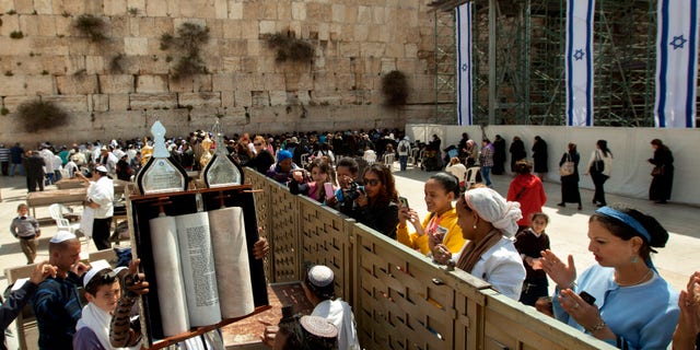 43b25d43-Mideast Israel Western Wall