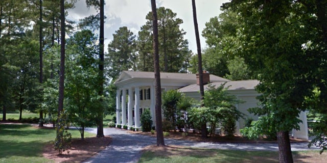 Steve Clayton and his wife Lana Sue Clayton, lived in a home that was a copy of the famous George Washington Mount Vernon estate, according to reports.