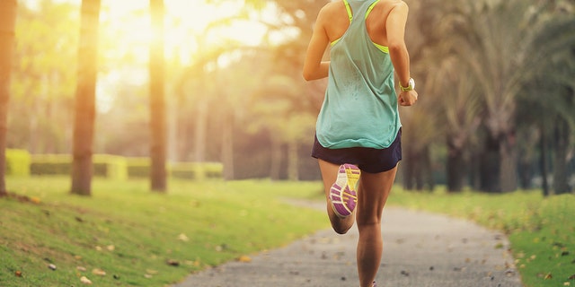 A self-proclaimed "vegan runner" in California received backlash on Saturday after boldly asking neighbors to close their windows when cooking meat because the smells were 'overpowering and offensive.'<br data-cke-eol="1">