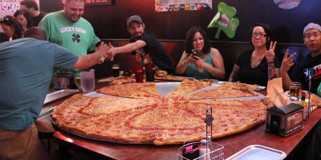 World S Largest Pizzas Commercially Available Fox News