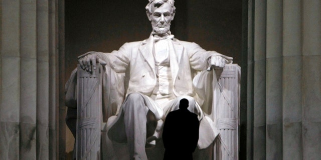 FILE - In this Jan. 10, 2009 file photo, a Secret Service agent stands watch while President-elect Barack Obama, not shown, visits the Lincoln Memorial with his family in Washington.