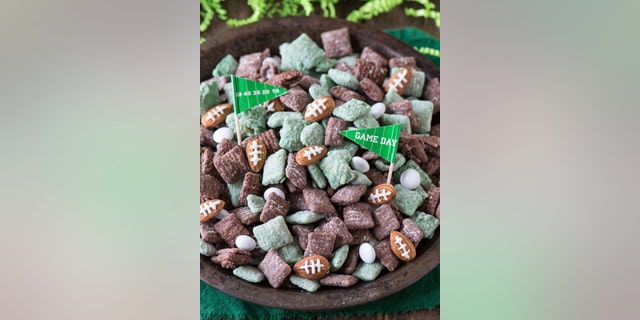 From backyard barbeques to relaxed birthday soirees, puppy chow never disappoints.