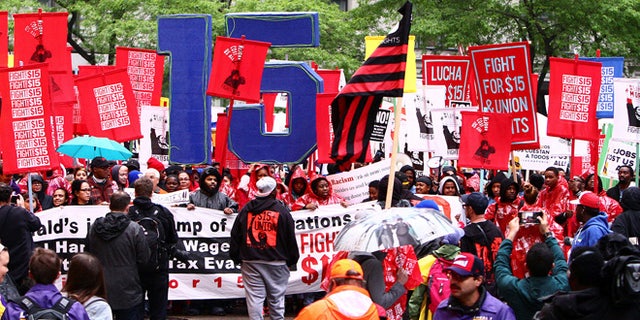 Cooks, cashiers and other minimum wage earners join anti-Trump activists on a march for an increase in the minimum wage during a âMarch on McDonaldâsâ in Chicago, Illinois, U.S., May 23, 2017. REUTERS/Frank Polich - RTX37B1T