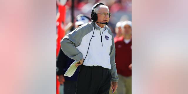 Kansas State head coach Bill Snyder watches from the sidelines during the second quarter of an NCAA college football game against Oklahoma in Norman, Okla., Saturday, Oct. 18, 2014. Kansas State won 31-30. (AP Photo/Sue Ogrocki)