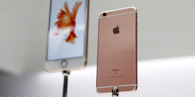 The Apple iPhone 6s and 6s Plus are displayed during an Apple media event in San Francisco, Calif., Sept. 9, 2015. (REUTERS/Beck Diefenbach)